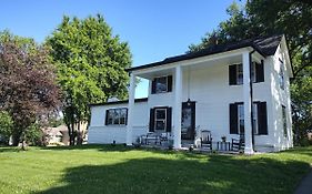 1908 Modern Farmhouse On Large Private Treed Lot